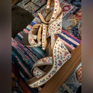 Like New, Gianni Bini Floral Wedges